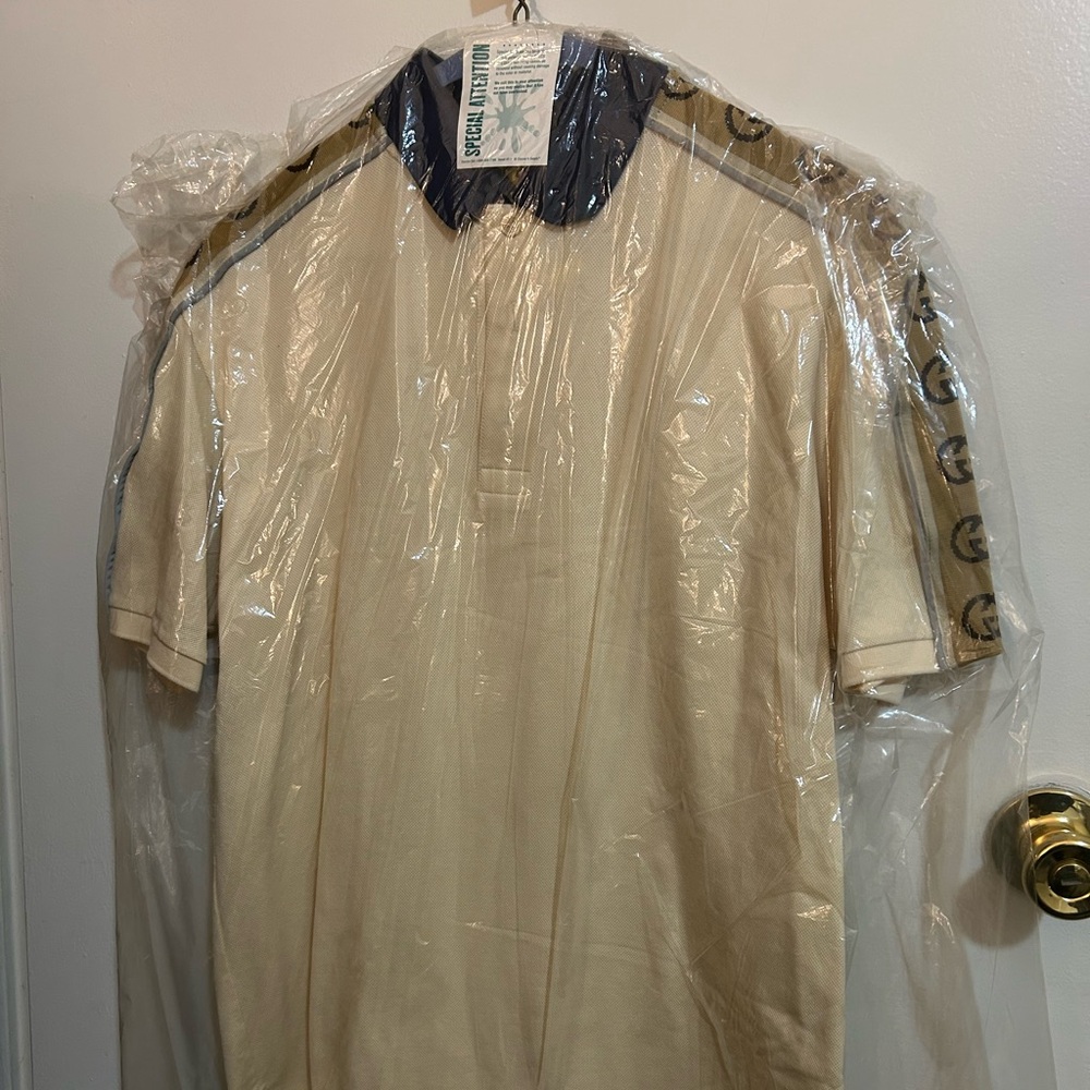 Hi I’m selling a nearly new Gucci polo worn once literally.